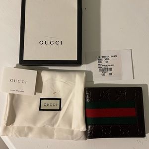 Gucci Mens wallet.